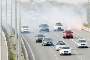 ΦΩΤΟΣ/Ομονοιάτες και λεωφορείο στο highway