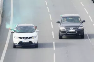 ΦΩΤΟΣ/Ομονοιάτες και λεωφορείο στο highway