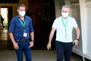 Της το (ξανα)γύρισε και βλέπει... τίτλο! (Φώτος)