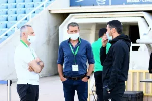 Της το (ξανα)γύρισε και βλέπει... τίτλο! (Φώτος)