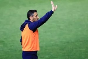Της το (ξανα)γύρισε και βλέπει... τίτλο! (Φώτος)
