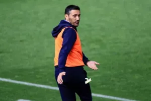 Της το (ξανα)γύρισε και βλέπει... τίτλο! (Φώτος)