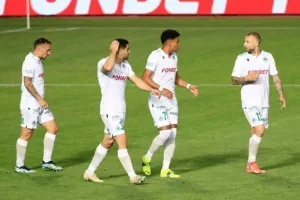 Της το (ξανα)γύρισε και βλέπει... τίτλο! (Φώτος)