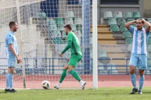 Τρία γκολ, τρεις βαθμοί και κορυφή! (φώτος)