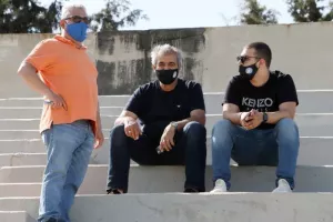 Χέρι-χέρι στο τρένο για την άνοδο (βίντεο/φώτος)