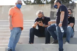 Χέρι-χέρι στο τρένο για την άνοδο (βίντεο/φώτος)