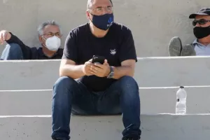 Χέρι-χέρι στο τρένο για την άνοδο (βίντεο/φώτος)