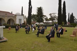 Ο ΠτΔ "έτρεξε" πρώτος μαζί με την Εθνική ομάδα στίβου (φώτος)