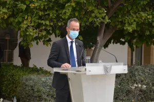 Ο ΠτΔ "έτρεξε" πρώτος μαζί με την Εθνική ομάδα στίβου (φώτος)