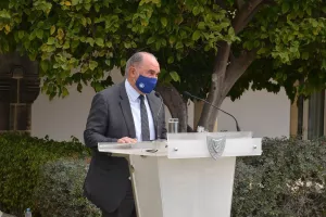 Ο ΠτΔ "έτρεξε" πρώτος μαζί με την Εθνική ομάδα στίβου (φώτος)