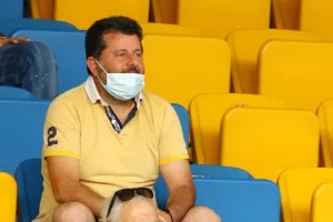 Στην κερκίδα ο Σόφο...