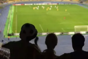 Υπουργείο Υγείας Κύπρου με... γήπεδο και εμβόλιο (βίντεο)