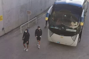 (Φώτος/Βίντεο) Η άφιξη της ΑΕΛ στο ΓΣΠ
