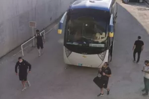 (Φώτος/Βίντεο) Η άφιξη της ΑΕΛ στο ΓΣΠ
