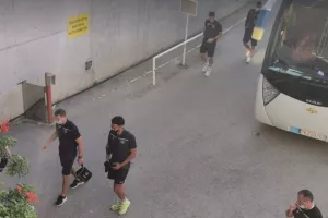 (Φώτος/Βίντεο) Η άφιξη της ΑΕΛ στο ΓΣΠ