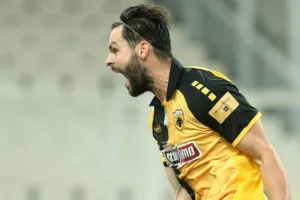 ΑΕΚ: «Τρέχει» να προλάβει το ματς με τον Ολυμπιακό ο Σάκχοφ