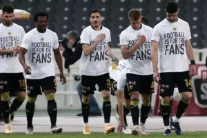 Με μπλουζάκια «Football is for the fans» οι παίκτες της Ένωσης