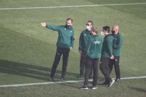 Oι Κύπριοι ρεφ ξεναγούν τους Ιταλούς στο ΜΑΚ