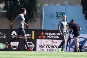 Δυο αυτογκόλ, ένα λάθος και βυσσινί ανατροπή! (φώτος)