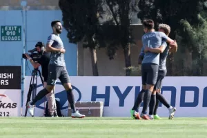 Δυο αυτογκόλ, ένα λάθος και βυσσινί ανατροπή! (φώτος)