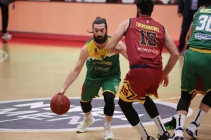 Νίκησε ο Κεραυνός και μείωσε (φώτος)