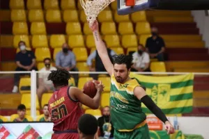 Τελικός με τα ΟΛΑ του/ Μπρέικ και πρωταθλήτρια στον Στρόβολο η ΑΕΚ! (φώτος)