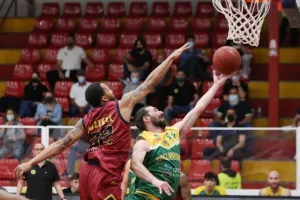 Τελικός με τα ΟΛΑ του/ Μπρέικ και πρωταθλήτρια στον Στρόβολο η ΑΕΚ! (φώτος)