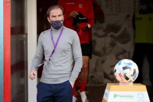 Εθνική… υποχρέωση η παραμονή! (φώτος) 
