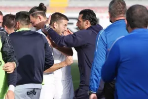 Εθνική… υποχρέωση η παραμονή! (φώτος) 