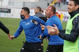 Εθνική… υποχρέωση η παραμονή! (φώτος) 