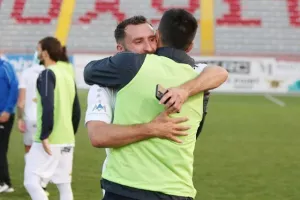 Εθνική… υποχρέωση η παραμονή! (φώτος) 
