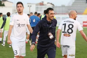 Εθνική… υποχρέωση η παραμονή! (φώτος) 