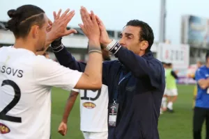 Εθνική… υποχρέωση η παραμονή! (φώτος) 