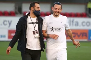 Εθνική… υποχρέωση η παραμονή! (φώτος) 
