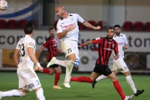 Βήμα παραμονής με ΔΙΠΛΟ μέσω... αυτογκόλ! (Φώτος)