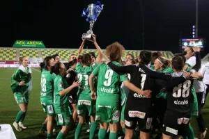 (ΦΩΤΟΣ) Έτσι σήκωσαν το κύπελλο 