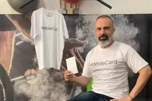 Δείχνουμε λευκή κάρτα για την ειρήνη