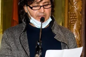(Φωτογραφίες) Συγκίνηση στο "τελευταίο αντίο" του σπουδαίου Νίκου Χαραλάμπους