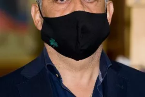(Φωτογραφίες) Συγκίνηση στο "τελευταίο αντίο" του σπουδαίου Νίκου Χαραλάμπους