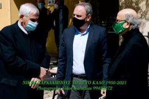 (Φωτογραφίες) Συγκίνηση στο "τελευταίο αντίο" του σπουδαίου Νίκου Χαραλάμπους