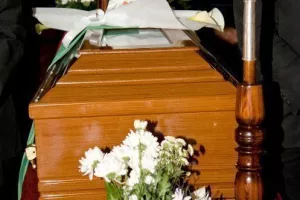 (Φωτογραφίες) Συγκίνηση στο "τελευταίο αντίο" του σπουδαίου Νίκου Χαραλάμπους