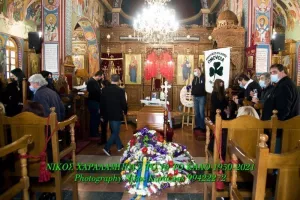 (Φωτογραφίες) Συγκίνηση στο "τελευταίο αντίο" του σπουδαίου Νίκου Χαραλάμπους