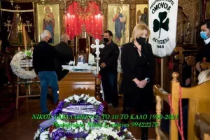 (Φωτογραφίες) Συγκίνηση στο "τελευταίο αντίο" του σπουδαίου Νίκου Χαραλάμπους