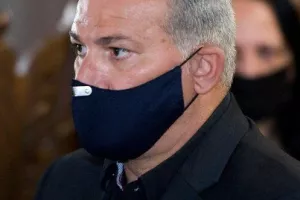 (Φωτογραφίες) Συγκίνηση στο "τελευταίο αντίο" του σπουδαίου Νίκου Χαραλάμπους