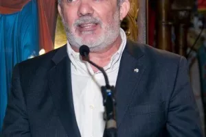 (Φωτογραφίες) Συγκίνηση στο "τελευταίο αντίο" του σπουδαίου Νίκου Χαραλάμπους