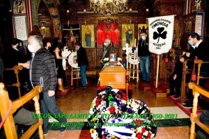 (Φωτογραφίες) Συγκίνηση στο "τελευταίο αντίο" του σπουδαίου Νίκου Χαραλάμπους