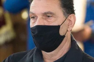 (Φωτογραφίες) Συγκίνηση στο "τελευταίο αντίο" του σπουδαίου Νίκου Χαραλάμπους