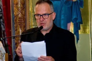 (Φωτογραφίες) Συγκίνηση στο "τελευταίο αντίο" του σπουδαίου Νίκου Χαραλάμπους