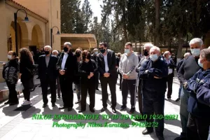 (Φωτογραφίες) Συγκίνηση στο "τελευταίο αντίο" του σπουδαίου Νίκου Χαραλάμπους