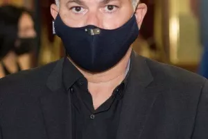 (Φωτογραφίες) Συγκίνηση στο "τελευταίο αντίο" του σπουδαίου Νίκου Χαραλάμπους